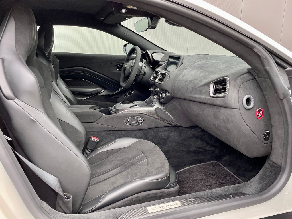 Aston Martin V8 Vantage 2018