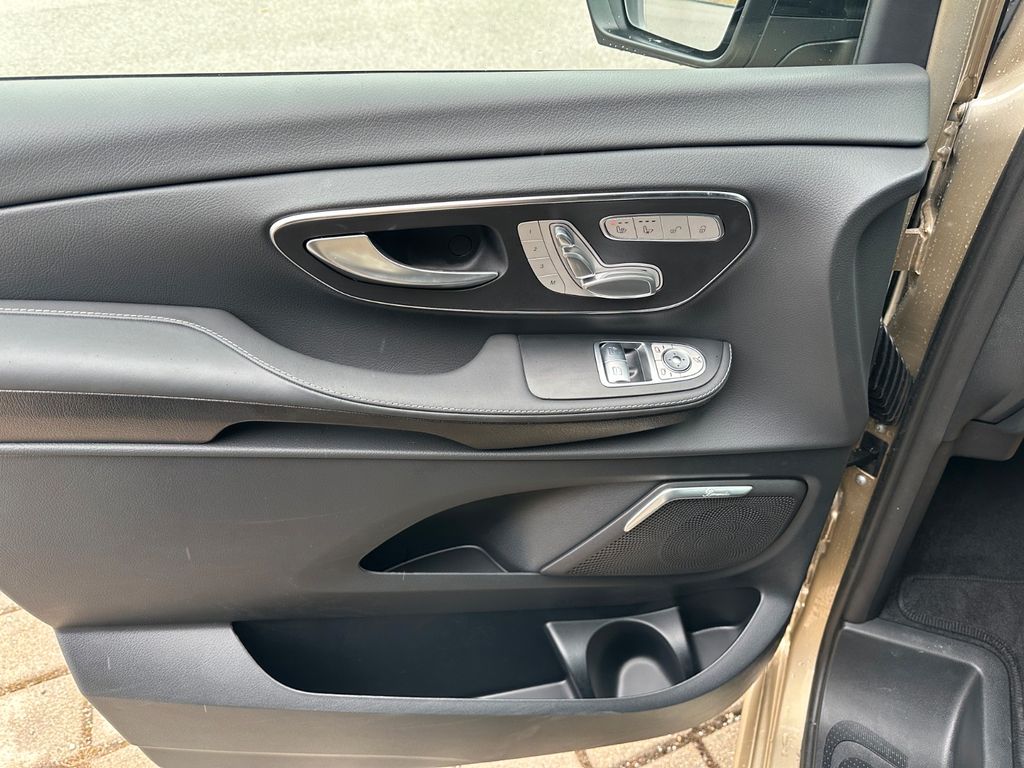 Mercedes-Benz V 300 2025