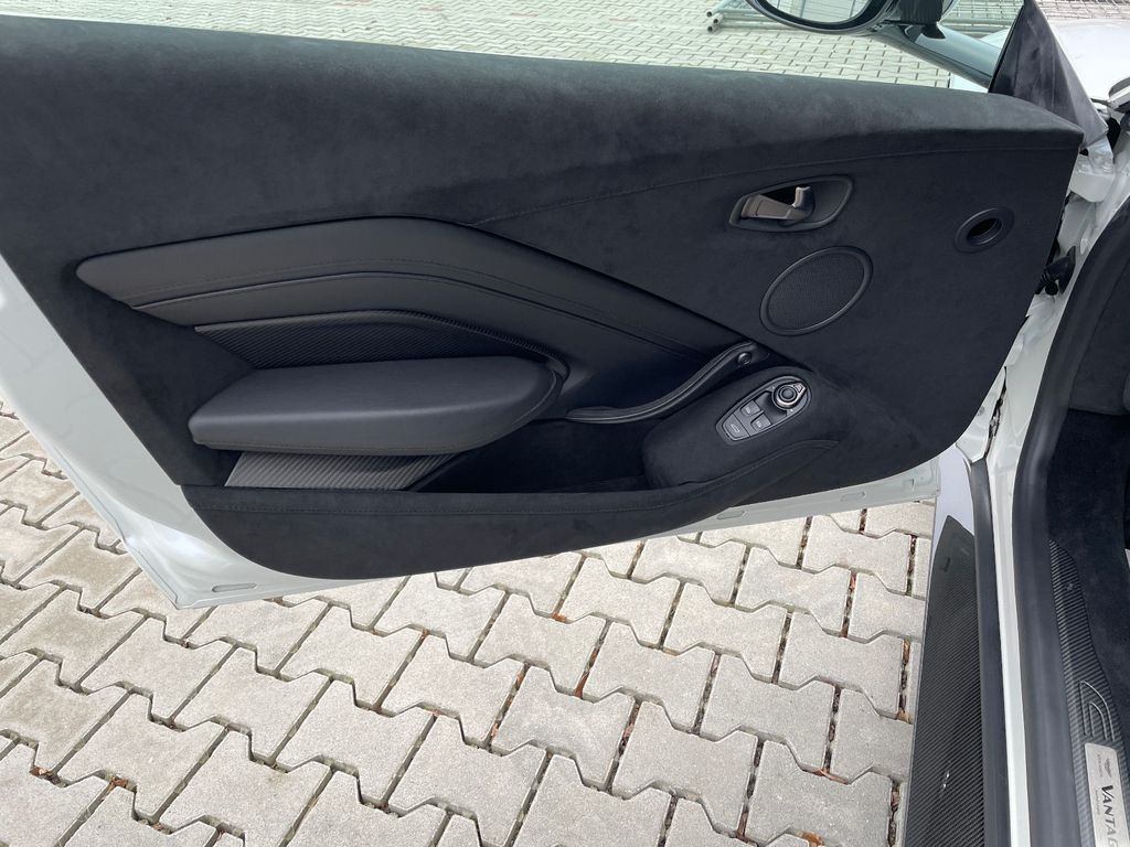 Aston Martin V8 Vantage 2018