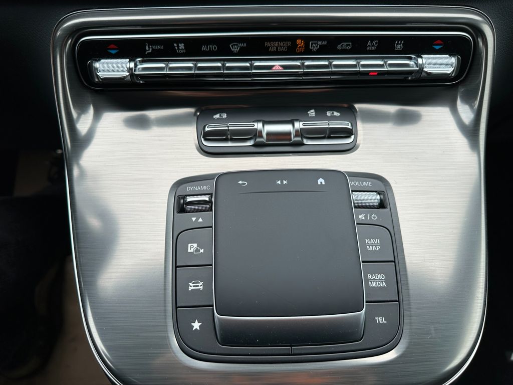 Mercedes-Benz V 300 2025