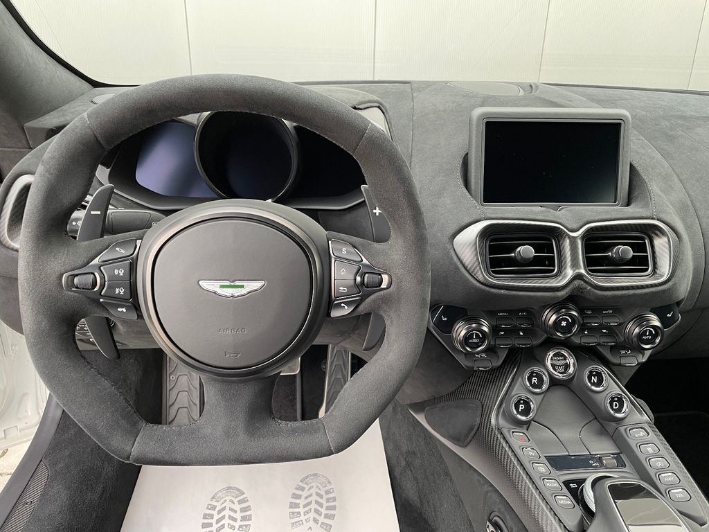 Aston Martin V8 Vantage 2018