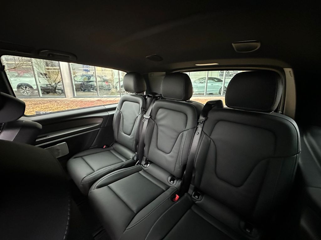 Mercedes-Benz V 300 2025