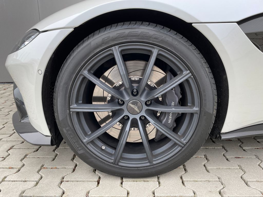 Aston Martin V8 Vantage 2018