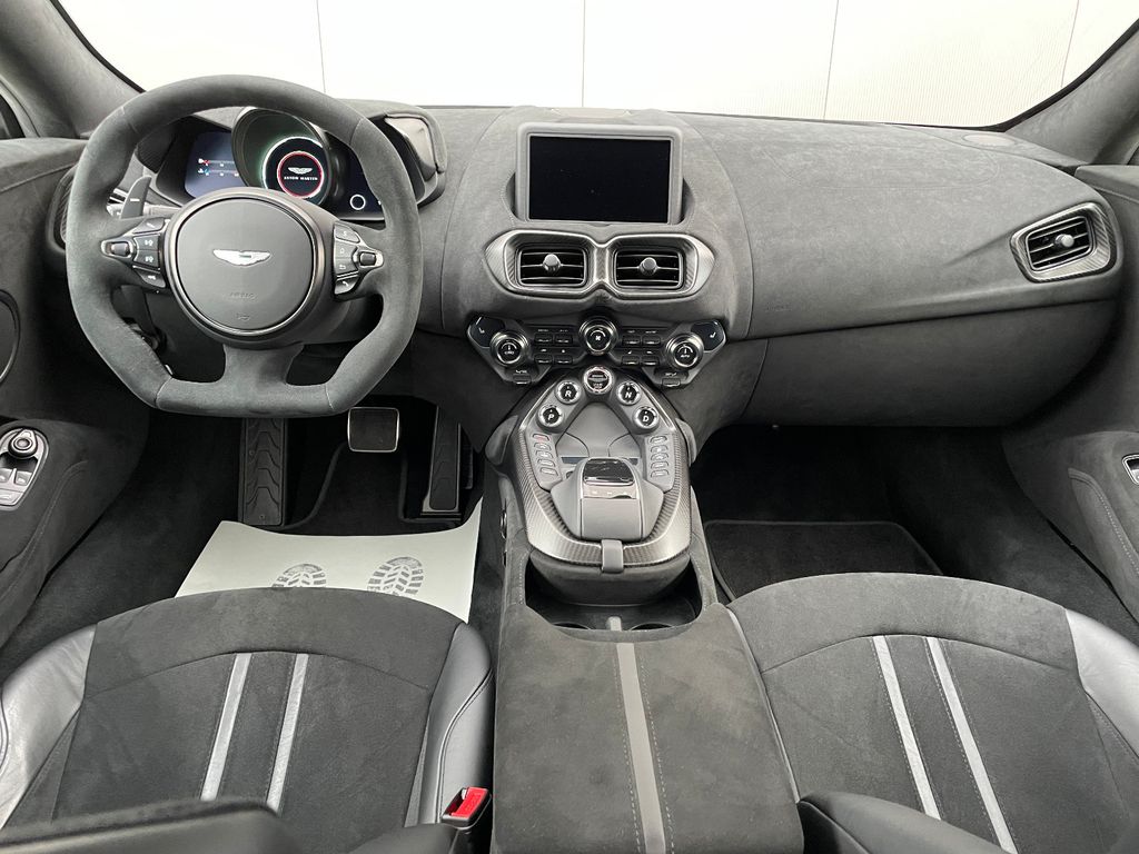 Aston Martin V8 Vantage 2018