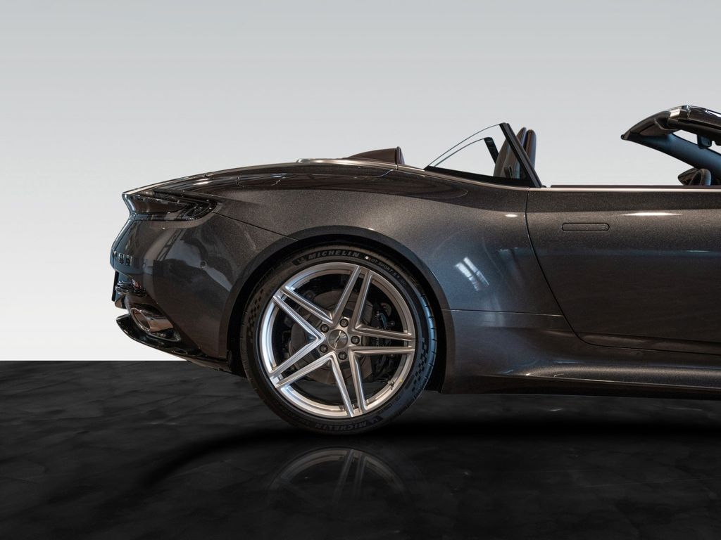 Aston Martin DB11 2026