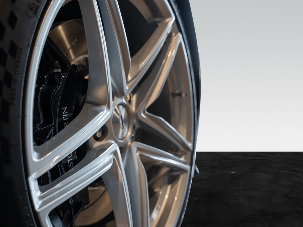 Aston Martin DB11 2026