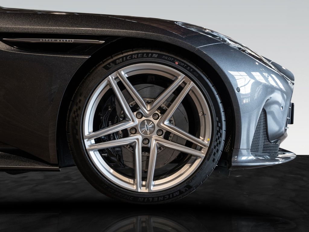 Aston Martin DB11 2026