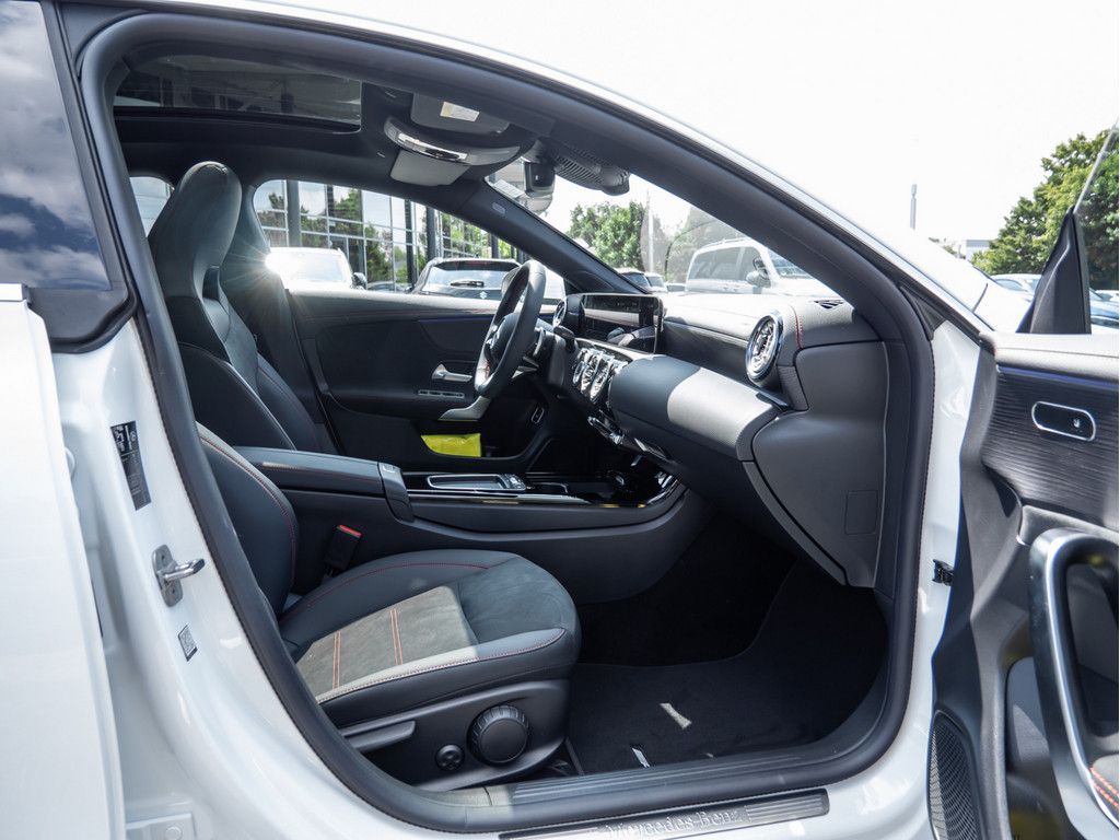 Mercedes-Benz CLA 220 2025
