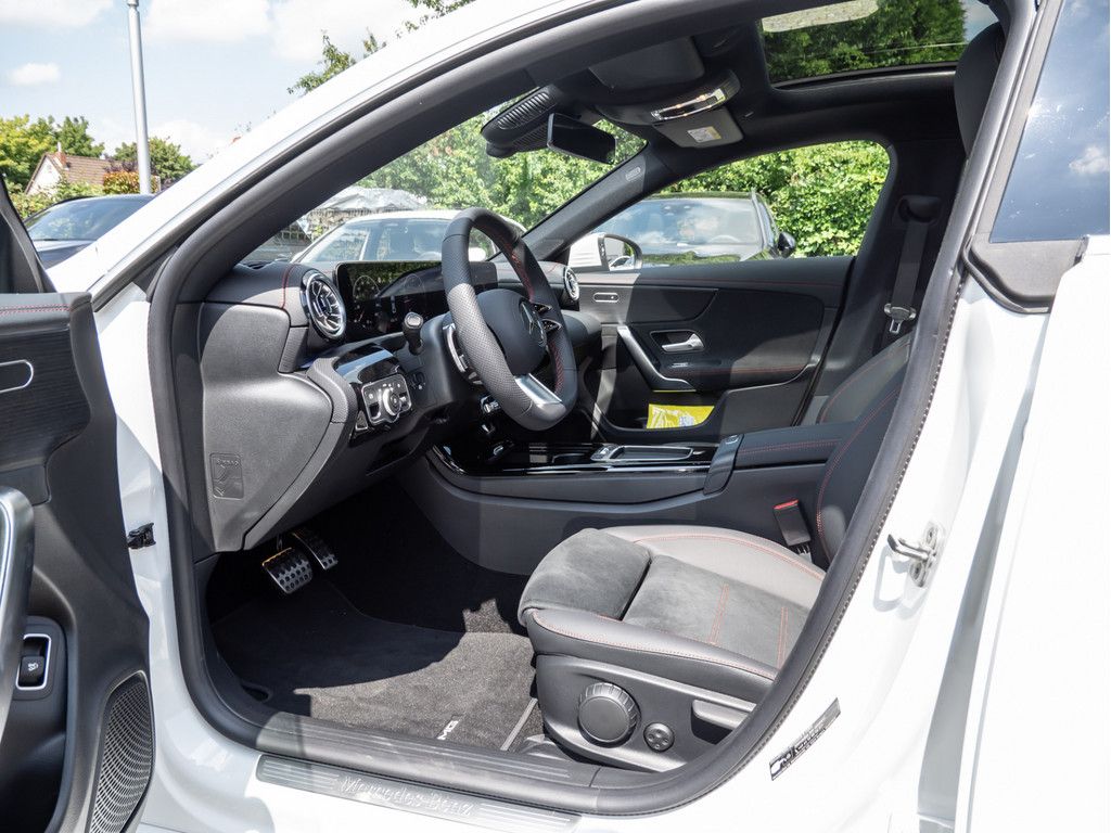 Mercedes-Benz CLA 220 2025