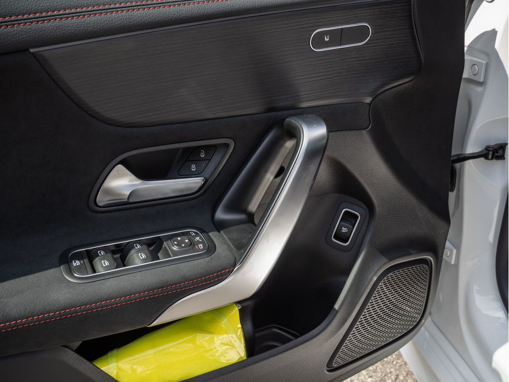 Mercedes-Benz CLA 220 2025