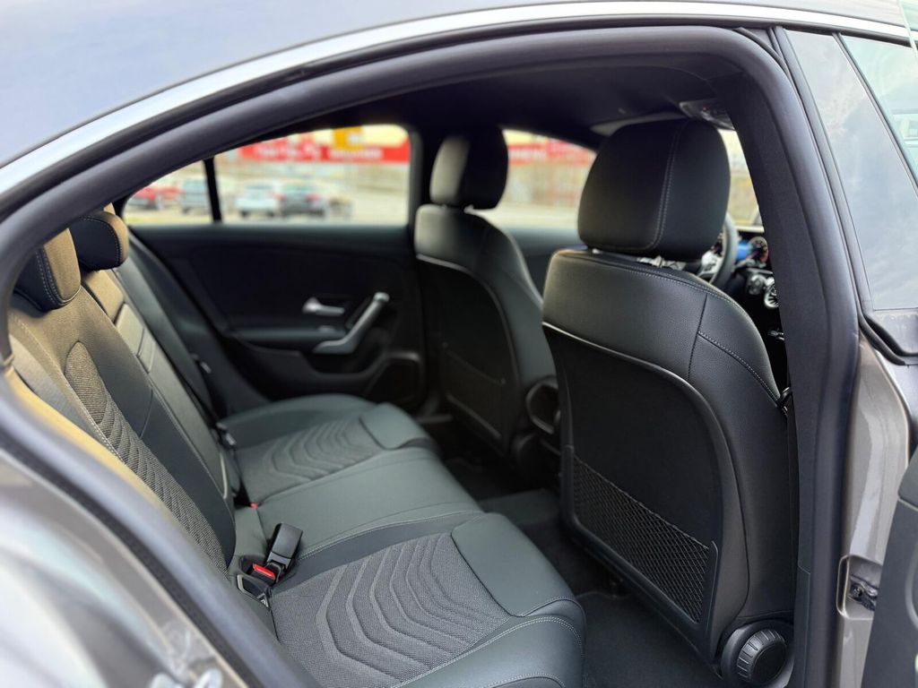 Mercedes-Benz CLA 200 2025