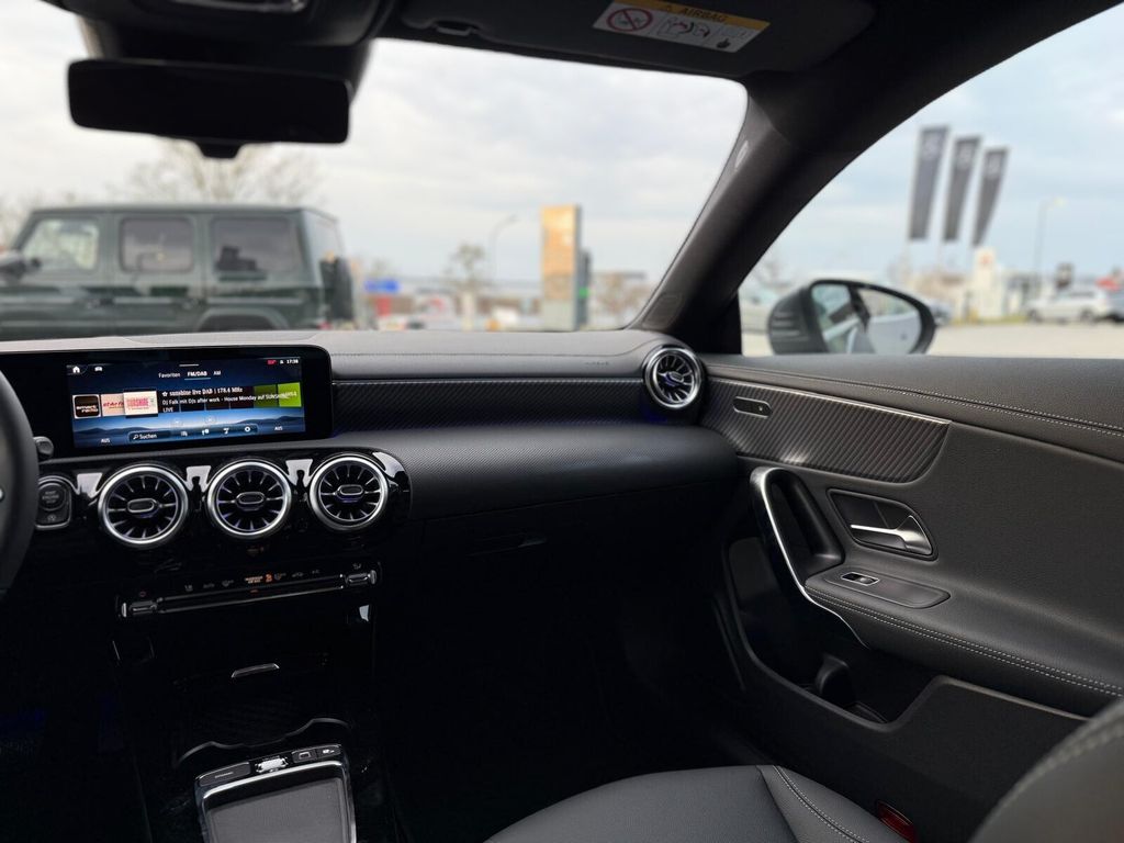 Mercedes-Benz CLA 200 2025