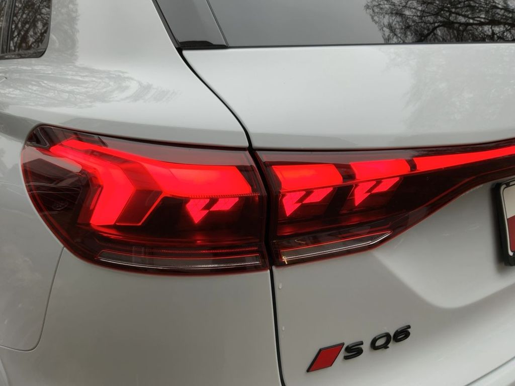 Audi SQ6 e-tron 2025