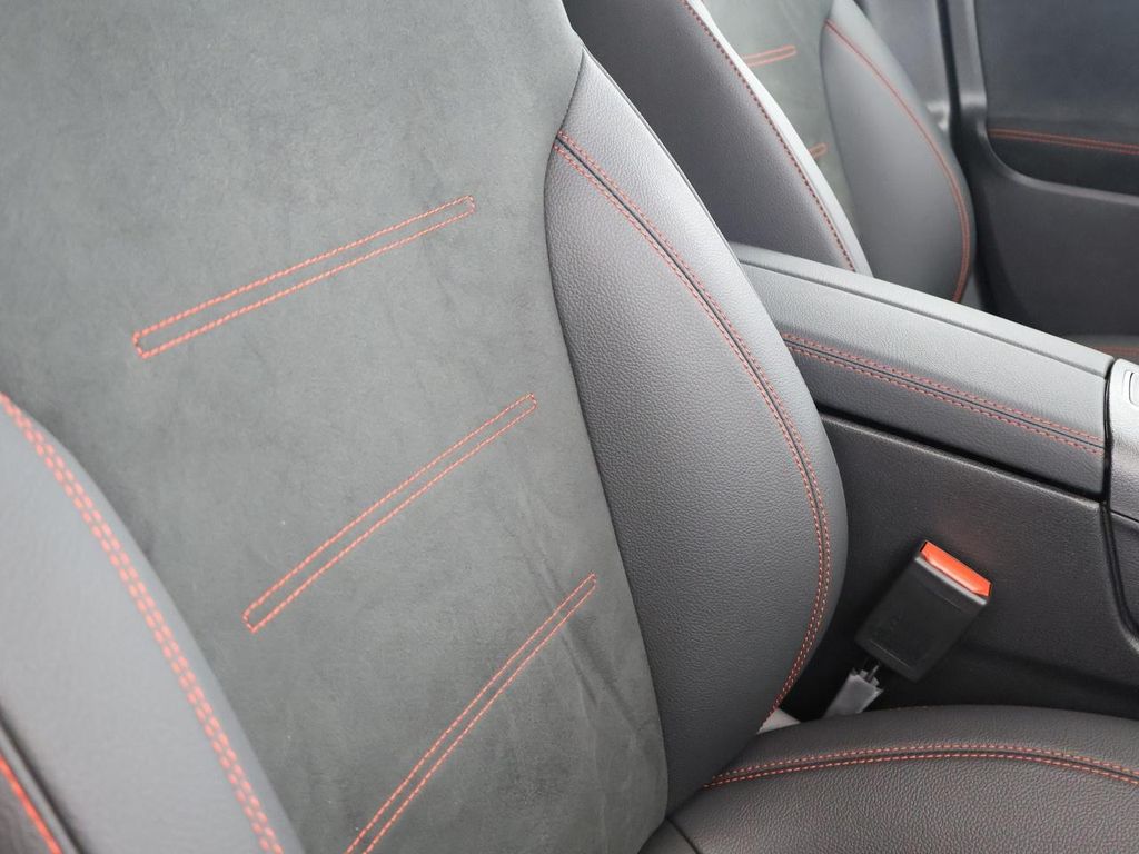 Mercedes-Benz B 220 2025