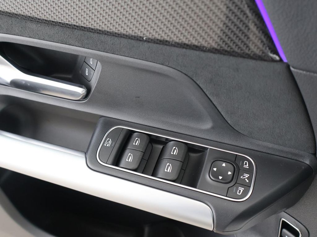 Mercedes-Benz B 220 2025