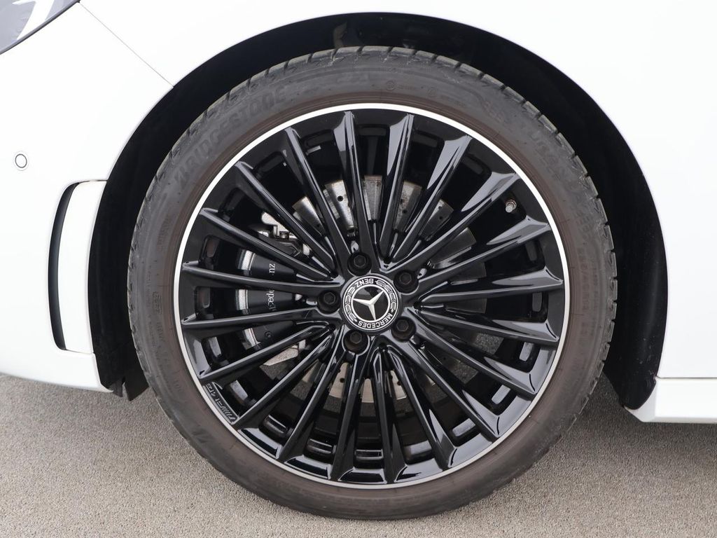 Mercedes-Benz B 220 2025