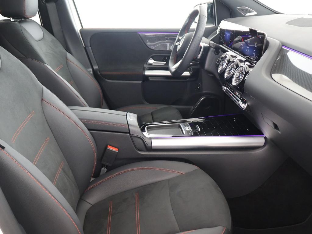 Mercedes-Benz B 220 2025