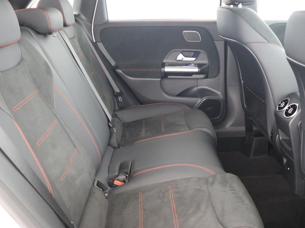 Mercedes-Benz B 220 2025