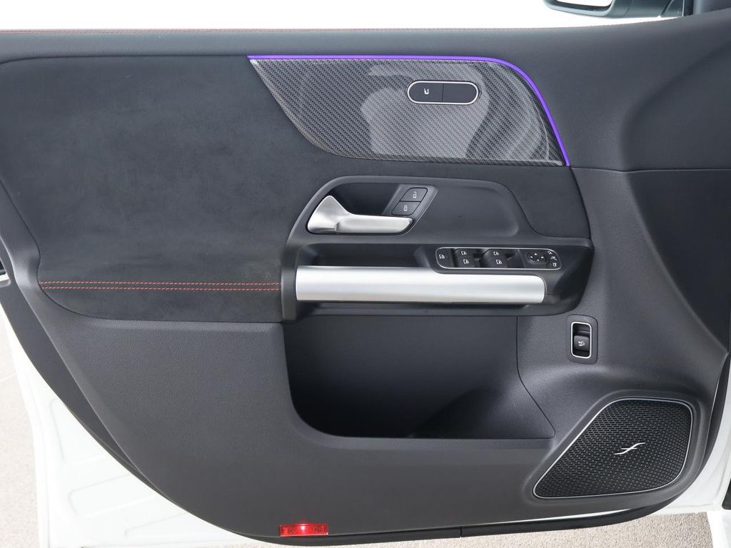 Mercedes-Benz B 220 2025