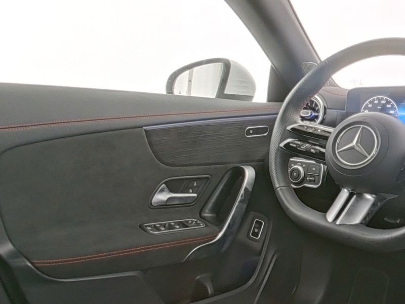 Mercedes-Benz CLA 200 2025