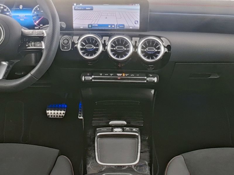 Mercedes-Benz CLA 200 2025