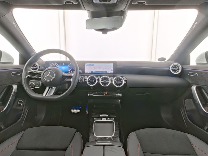 Mercedes-Benz CLA 200 2025
