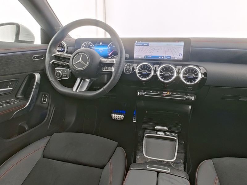 Mercedes-Benz CLA 200 2025