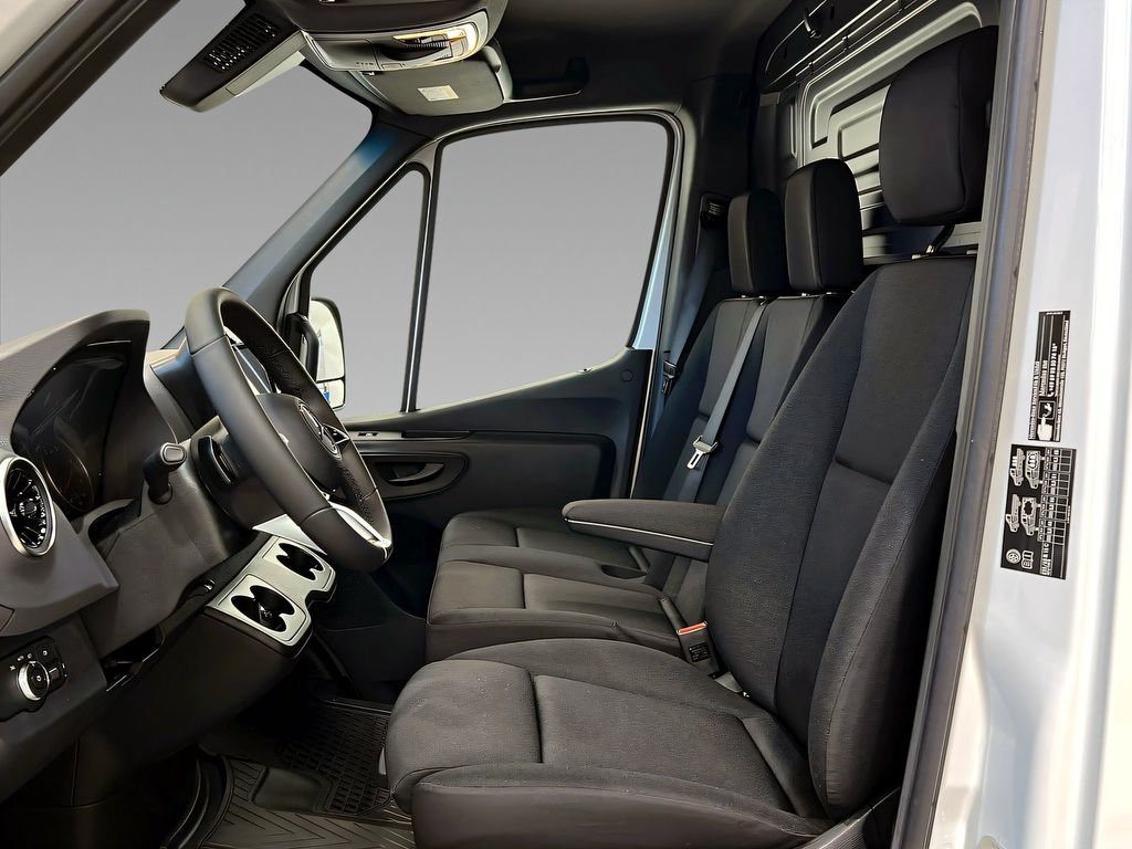 Mercedes-Benz Sprinter 2025