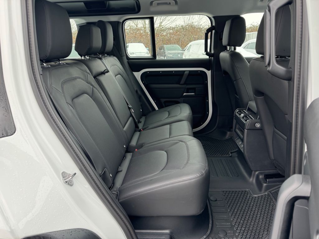 Land Rover Defender 2024