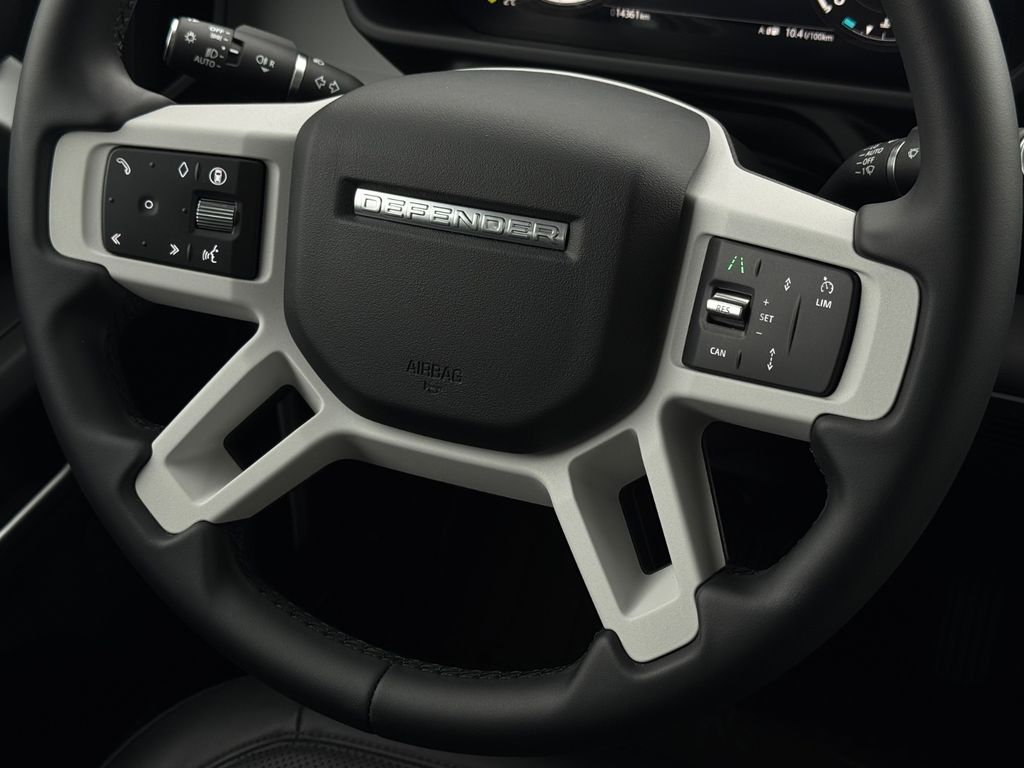 Land Rover Defender 2024