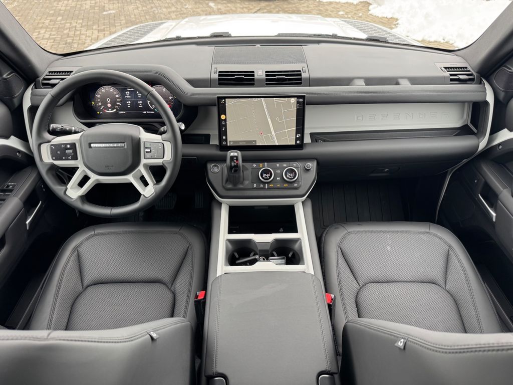 Land Rover Defender 2024