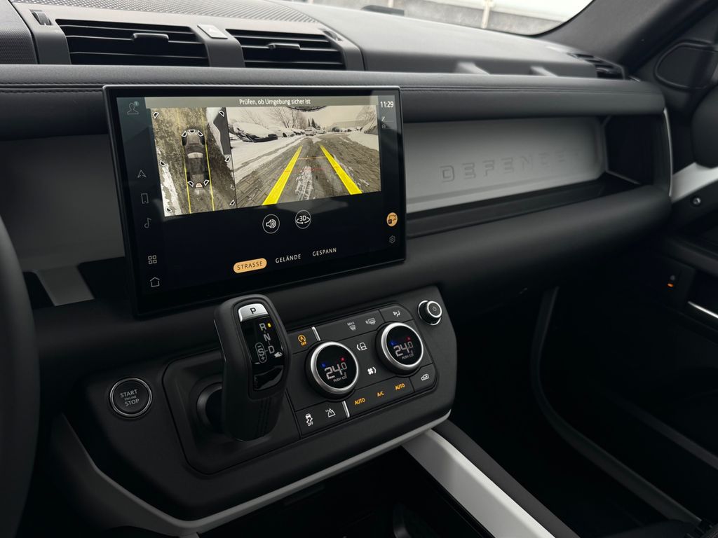 Land Rover Defender 2024