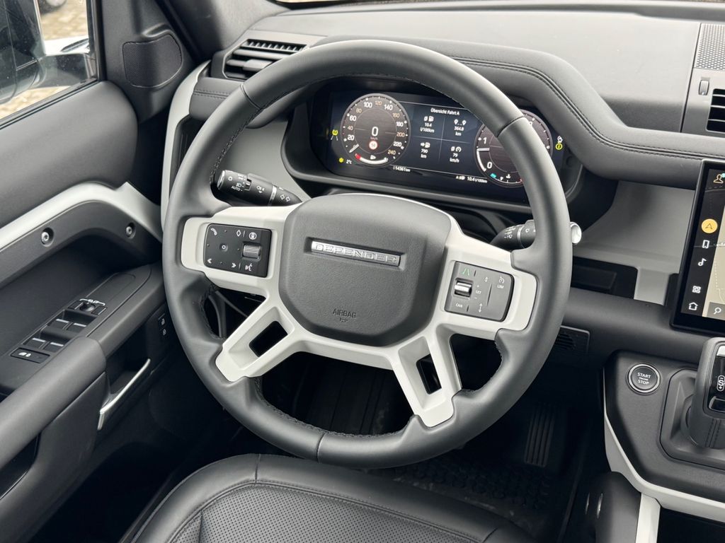 Land Rover Defender 2024