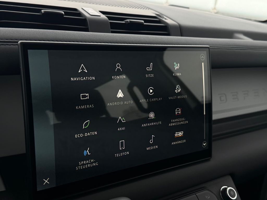 Land Rover Defender 2024