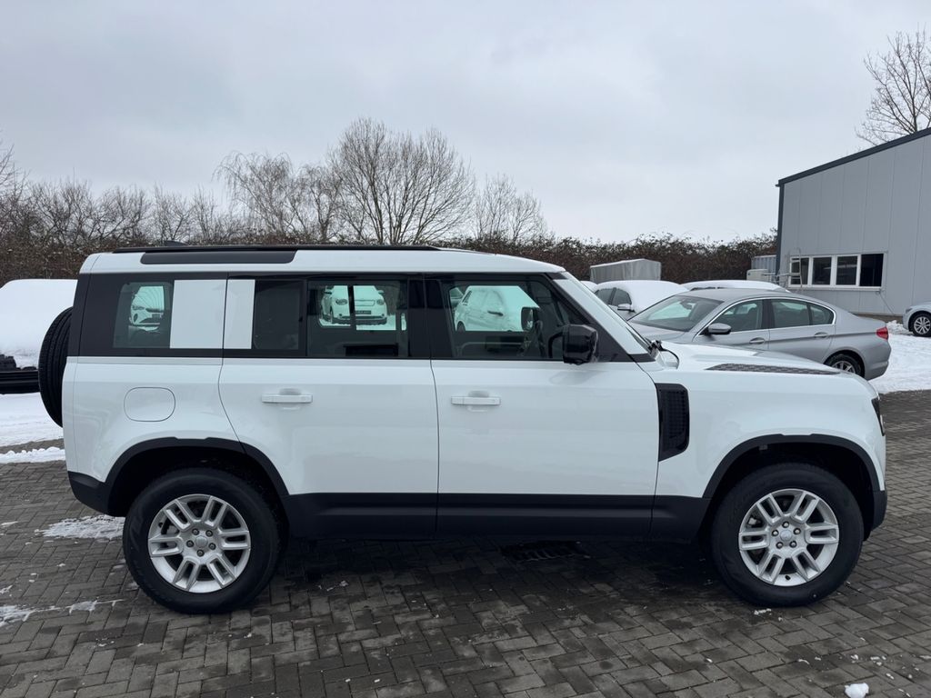 Land Rover Defender 2024