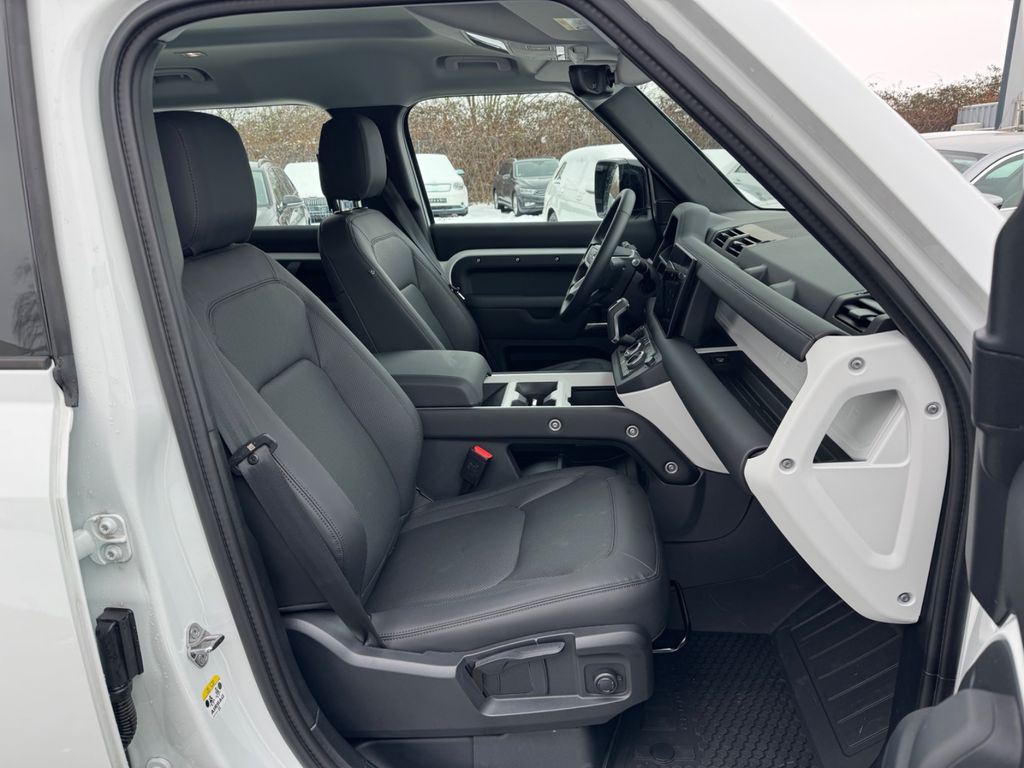 Land Rover Defender 2024