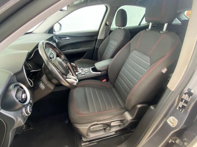 Alfa Romeo Stelvio 2021