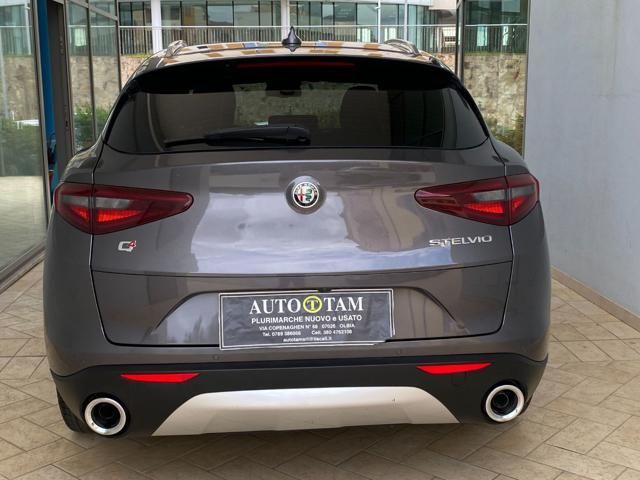Alfa Romeo Stelvio 2021