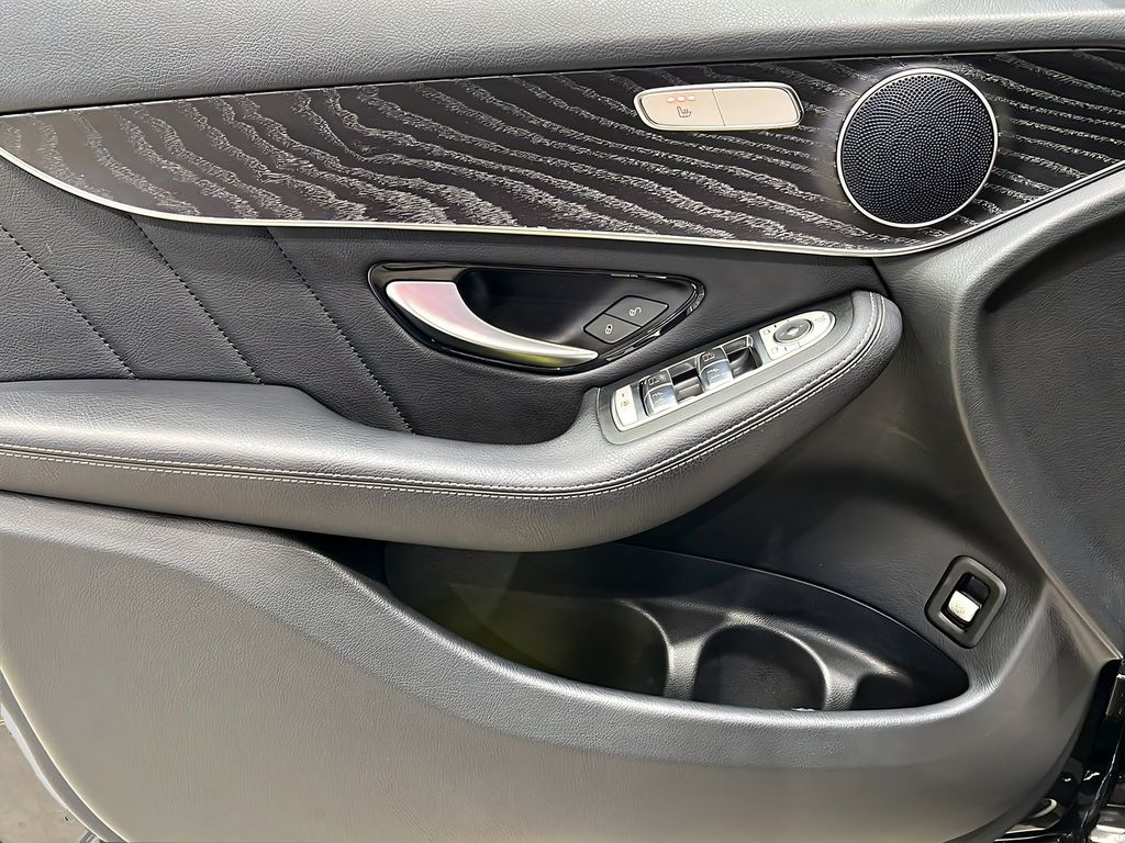 Mercedes-Benz GLC 300 2021