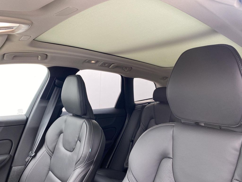 Volvo XC60 2025