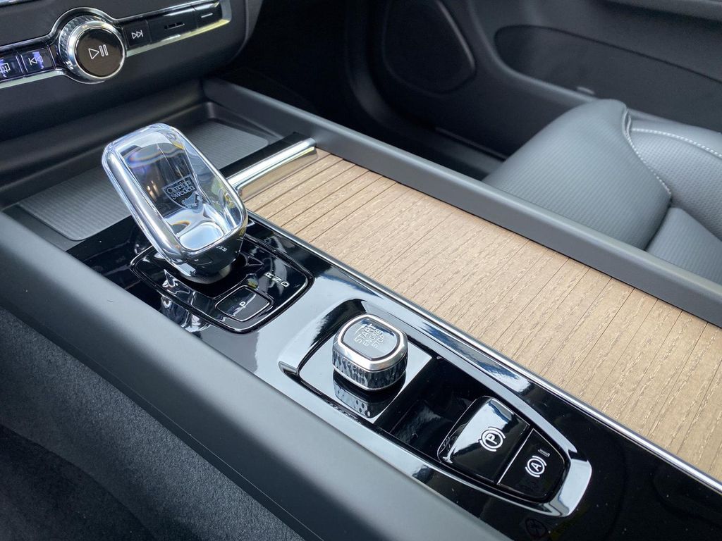 Volvo XC60 2025