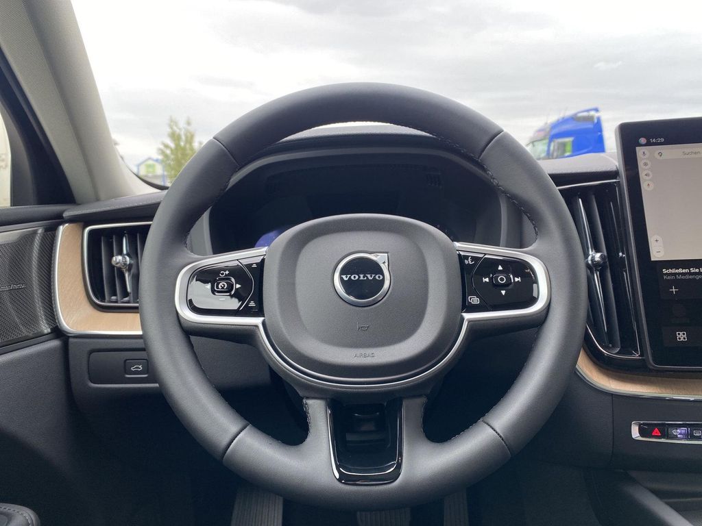 Volvo XC60 2025