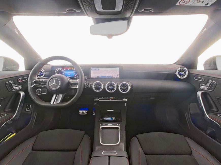 Mercedes-Benz CLA 200 2025