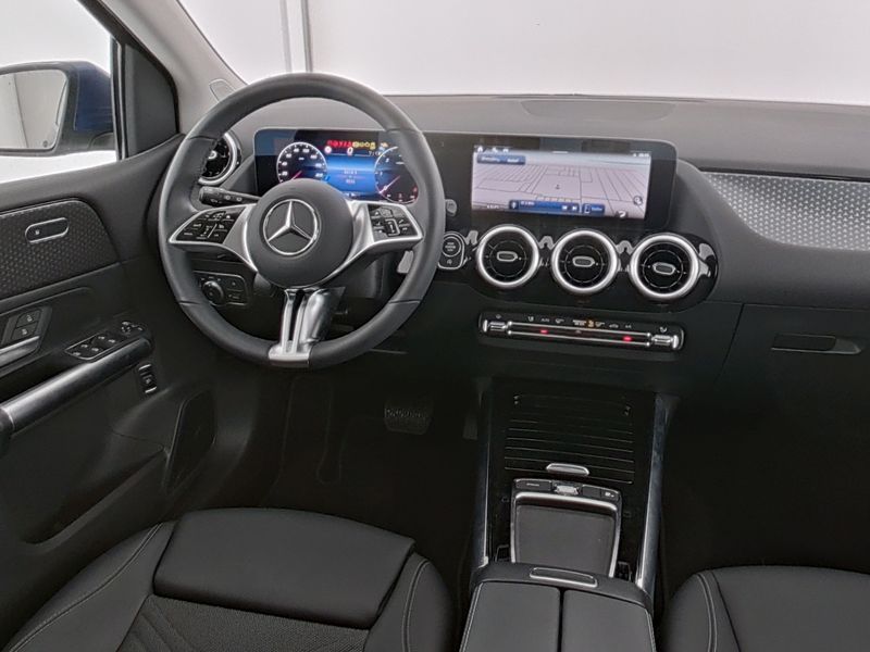Mercedes-Benz B 220 2024