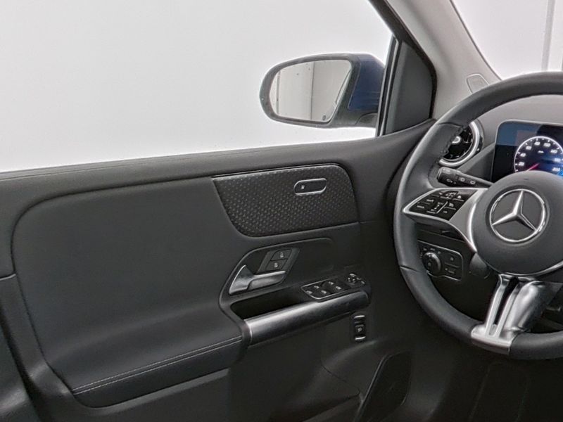 Mercedes-Benz B 220 2024