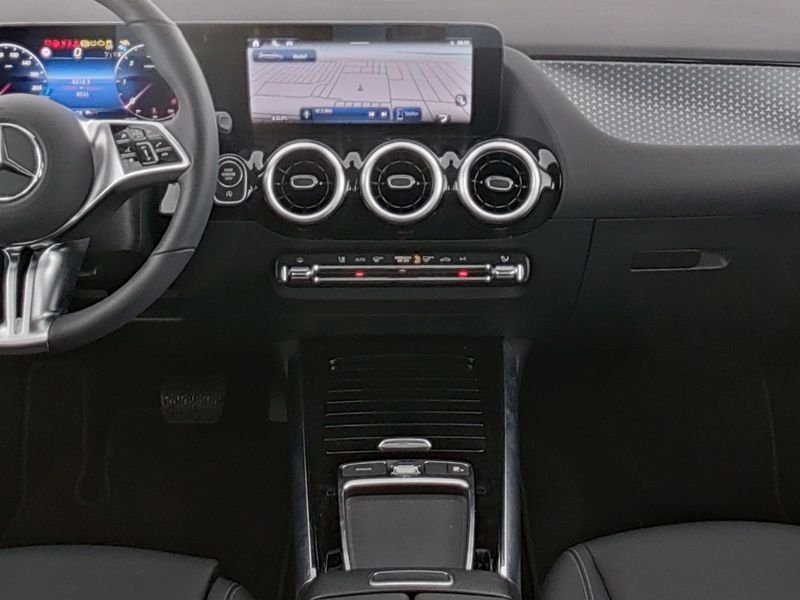 Mercedes-Benz B 220 2024