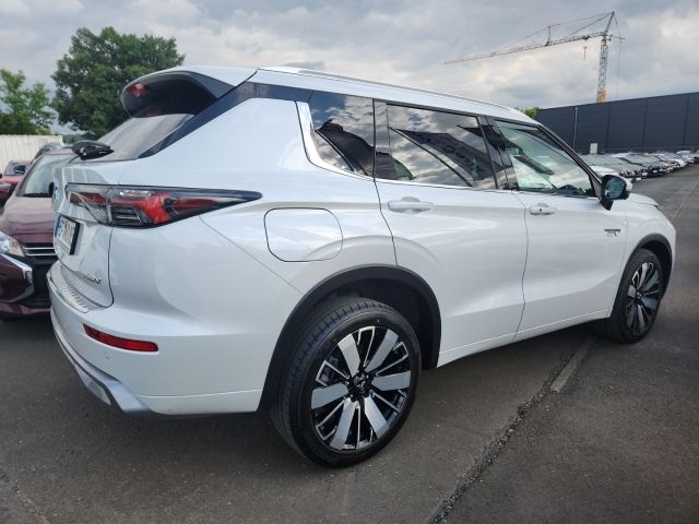 Mitsubishi Plug-in Hybrid Outlander 2025