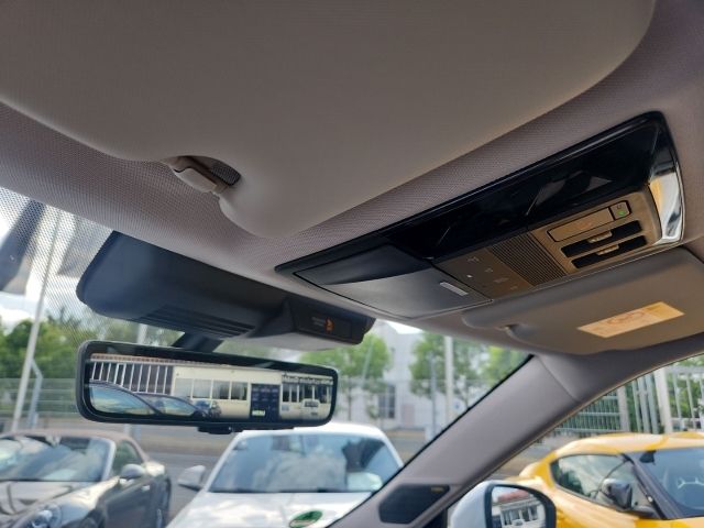 Mitsubishi Plug-in Hybrid Outlander 2025