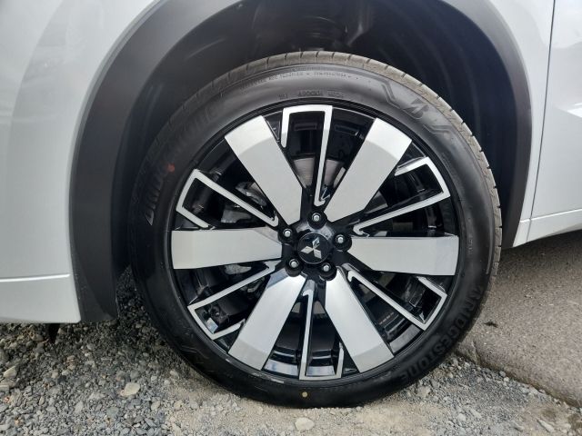 Mitsubishi Plug-in Hybrid Outlander 2025