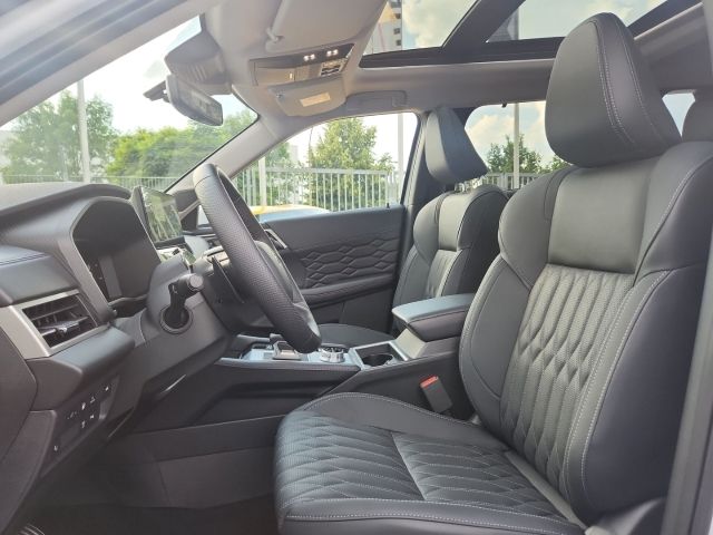 Mitsubishi Plug-in Hybrid Outlander 2025